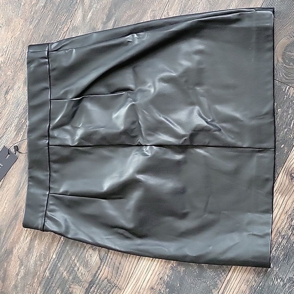 NWT Faux Leather Dynamite Skirt - Picture 2 of 2